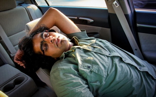 Cảnh giác bị chết ngạt khi ngủ trên ô tô