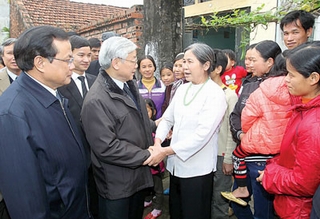 Tổng Bí thư Nguyễn Phú Trọng chúc tết nhân dân huyện Thạch Thất