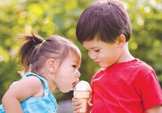 Bí quyết cho trẻ ăn uống trong mùa nóng