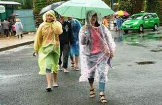 Dùng áo mưa, cẩn thận nhiễm ung thư