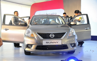 Nissan Sunny giảm giá 50 triệu: Lợi kép