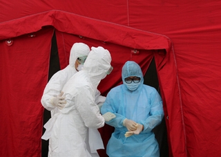 Hai trường hợp nghi nhiễm bệnh do virus Ebola đã hết sốt