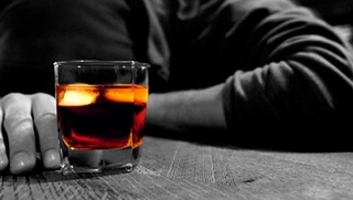 Uống rượu nhiều gây ngộ độc dây thần kinh thị giác