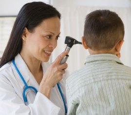 Coi chừng bệnh viêm tai giữa ở trẻ em