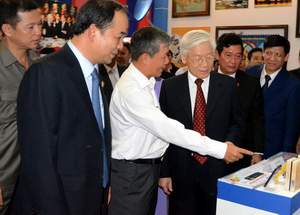 Tổng Bí thư Nguyễn Phú Trọng thăm triển lãm Thành tựu Kinh tế - xã hội 2015