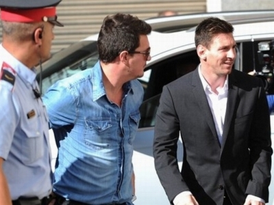 Tin vui cho Barca: Messi thoát án tù giam!