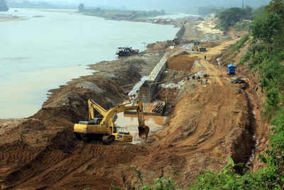 Hà Nội: Hơn 270 tỷ  kè chống sạt lở bờ sông Hồng
