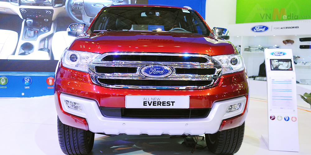 Ford Everest 2016 giá từ 1,249 tỷ đồng