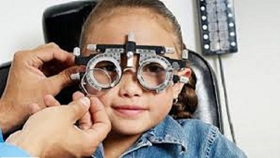 Dấu hiệu phát hiện sớm tật cận thị ở trẻ em