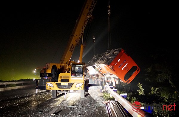 Tai nạn kinh hoàng trên cao tốc Pháp Vân, 2 người tử vong