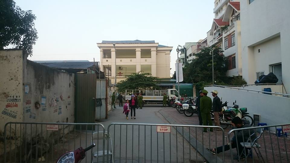 Cưỡng chế thu hồi khu đất &quot;vàng&quot; trước cổng trường tiểu học Nghĩa Đô