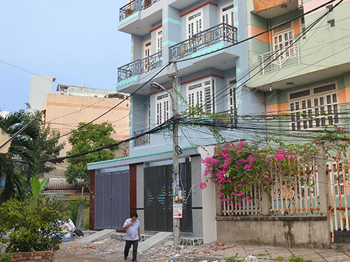 Hai căn nhà vừa xây xong ở phường An Lạc A đang được rao bán 