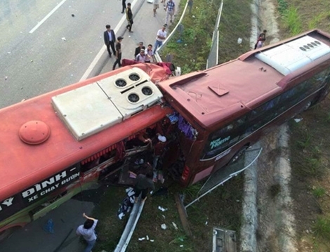 Khởi tố vụ hai xe khách đâm nhau trên cao tốc Lào Cai