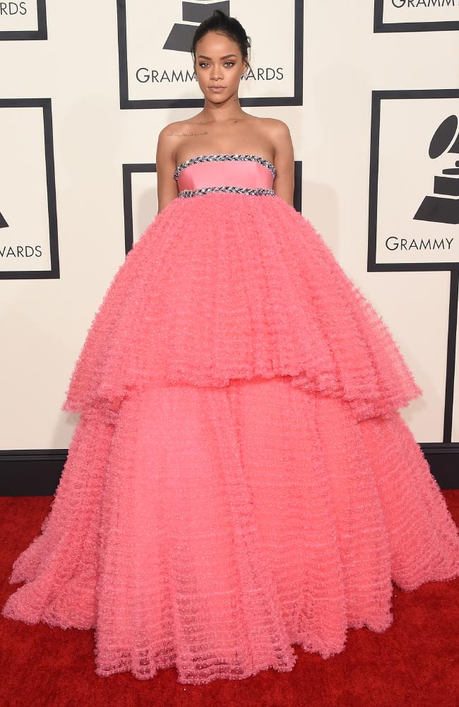 Rihanna lễ trao giải  Annual Grammy Awards lần thứ 57 ở Los Angeles.