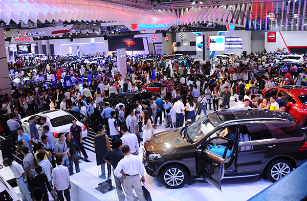Thị trường ô tô Việt Nam năm 2015 tăng trưởng ngoạn mục, lập kỷ lục mới về doanh số