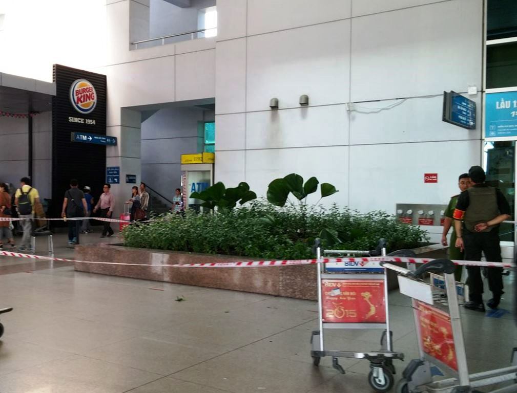 Du khách nước ngoài rơi từ tầng 3 ở sân bay Tân Sơn Nhất