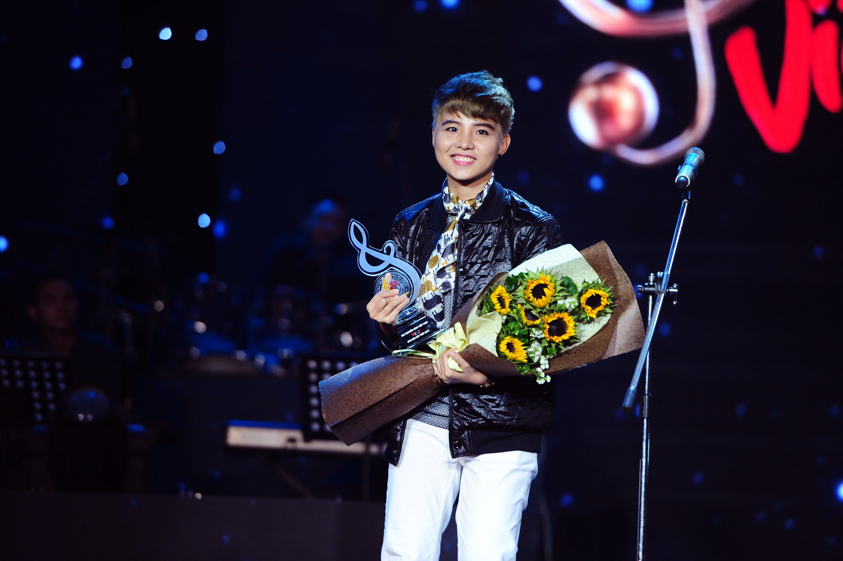 12 ca khúc cạnh tranh ngôi đầu tại Bài hát Việt 2015
