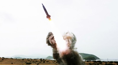 Kim Jong Un lạnh lùng &quot;nổ súng&quot; khuấy đảo khu vực?