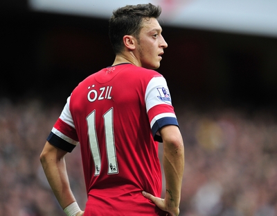 Mesut Ozil tính đào tẩu khỏi Arsenal!