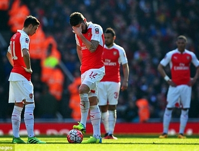 Thua thảm Watford, Arsenal bị đá văng khỏi cúp FA