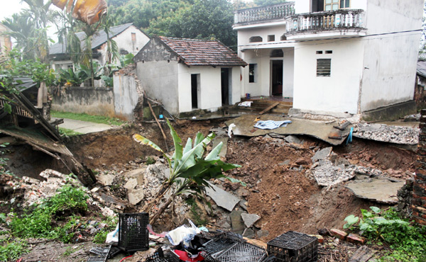 Hà Nội: Sụt lún đất khiến nhiều hộ dân phải sơ tán