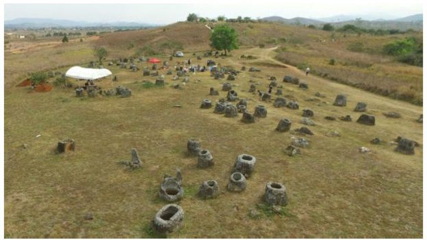 Cánh đồng Chum tại Trung Lào có hàng nghìn chum cổ bằng đá, 