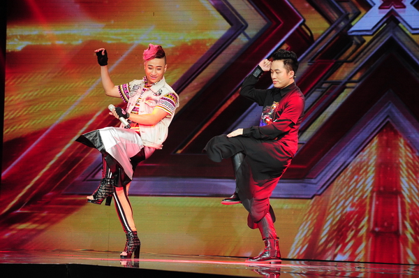 Giám khảo Tùng Dương đã lên sân khấu để tập nhảy theo Adam