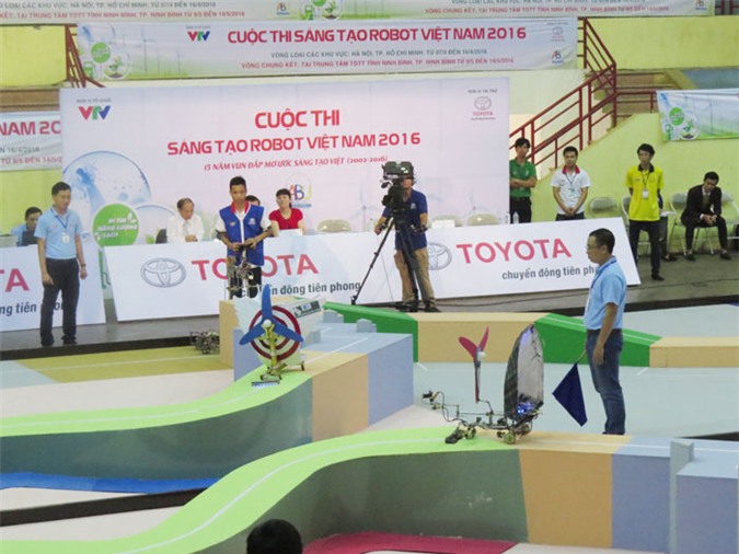 Toyota Việt Nam hỗ trợ sáng tạo Robot 2016