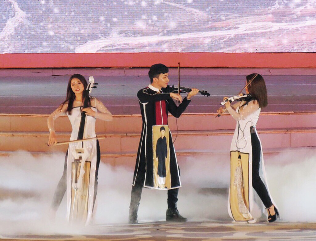 Hoàng Rob thăng hoa trong ba đêm diễn tại Festival Huế