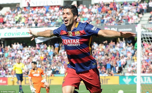 Suarez ăn mừng bàn thắng mở tỉ số cho Barcelona