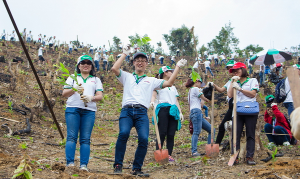 200 nhân viên Honda trồng rừng tại Bắc Kạn