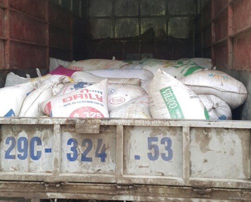 CSGT Hà Nội phát hiện xe tải chở 5 tấn mỡ bẩn