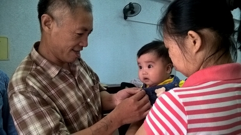 Bí quyết giúp cặp vợ chồng hiếm muộn trên 50 tuổi ở Hà Nội sinh con