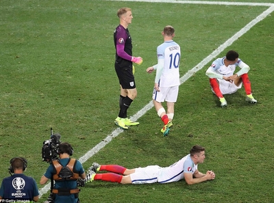 Hình ảnh tuyển Anh cúi đầu, lê bước rời Euro 2016!