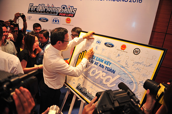 Ford Việt Nam khởi động chương trình lái xe an toàn 2016