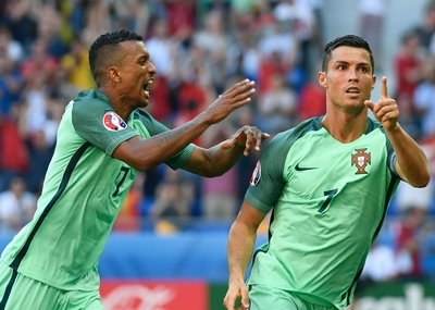 Ba Lan - Bồ Đào Nha: &quot;Bắt chết&quot; C.Ronaldo!