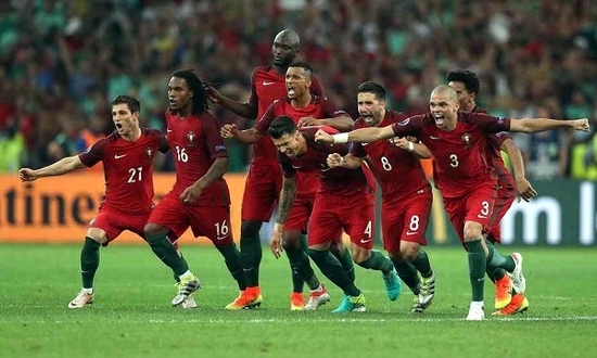 Bồ Đào Nha trở thành đội bóng đầu tiên giành quyền vào bán kết EURO 2016