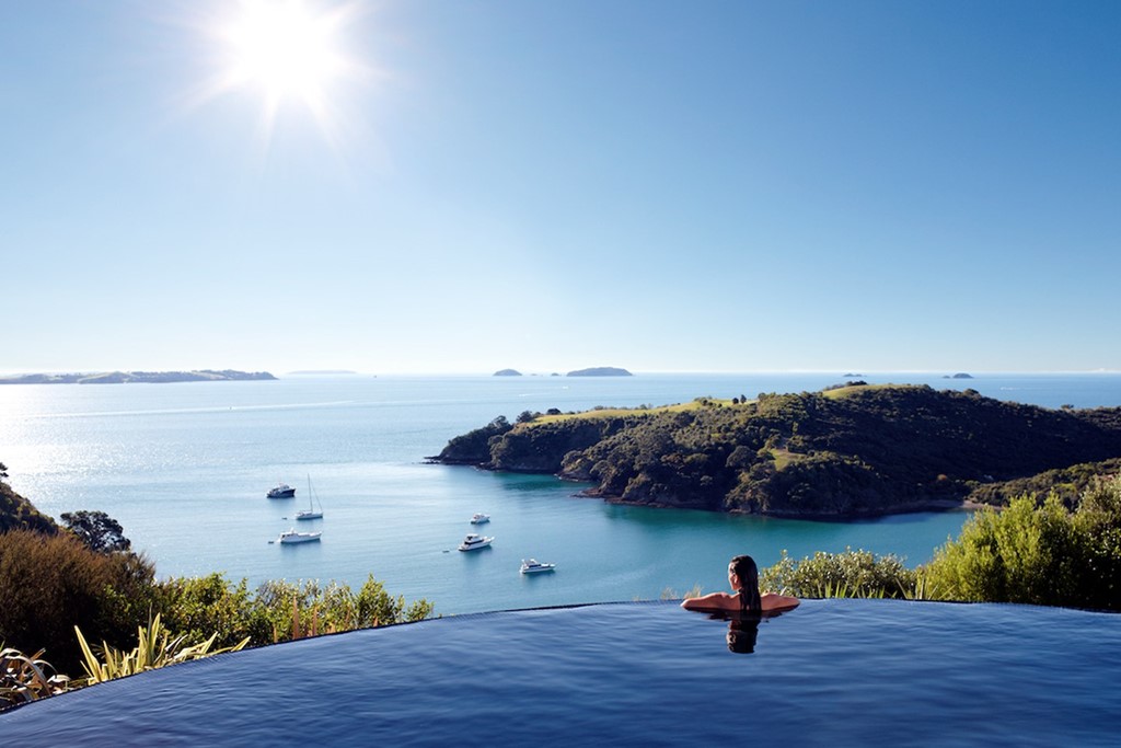 Delamore Lodge, đảo Waiheke, New Zealand: Bể bơi vô cực này cho du khách cảm giác như đang hòa mình vào biển trời xanh biếc của vịnh Hauraki.