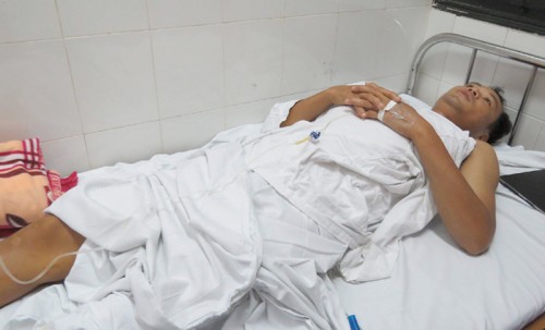 Bệnh nhân Trần Văn Thảo đang nằm điều trị tại bệnh viện.