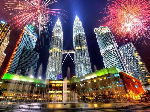 Tháp đôi Petronas Kuala Lumpur - Malaysia.