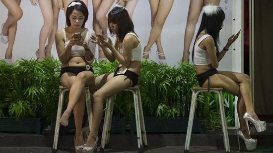 Nhiều bé gái vị thành niên được giải cứu khỏi động mại dâm ở Thái Lan