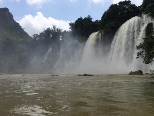 Thác Bản Giốc Việt Nam lọt top thác nước kỳ vĩ nhất thế giới