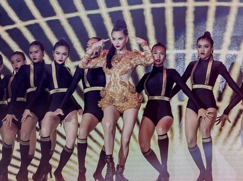 Hồ Ngọc Hà 'đốt cháy' đêm chung kết X-Factor với vũ đạo bốc lửa