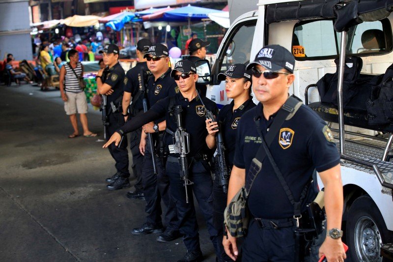 Lực lượng cảnh sát Philippines (Ảnh: Reuters)