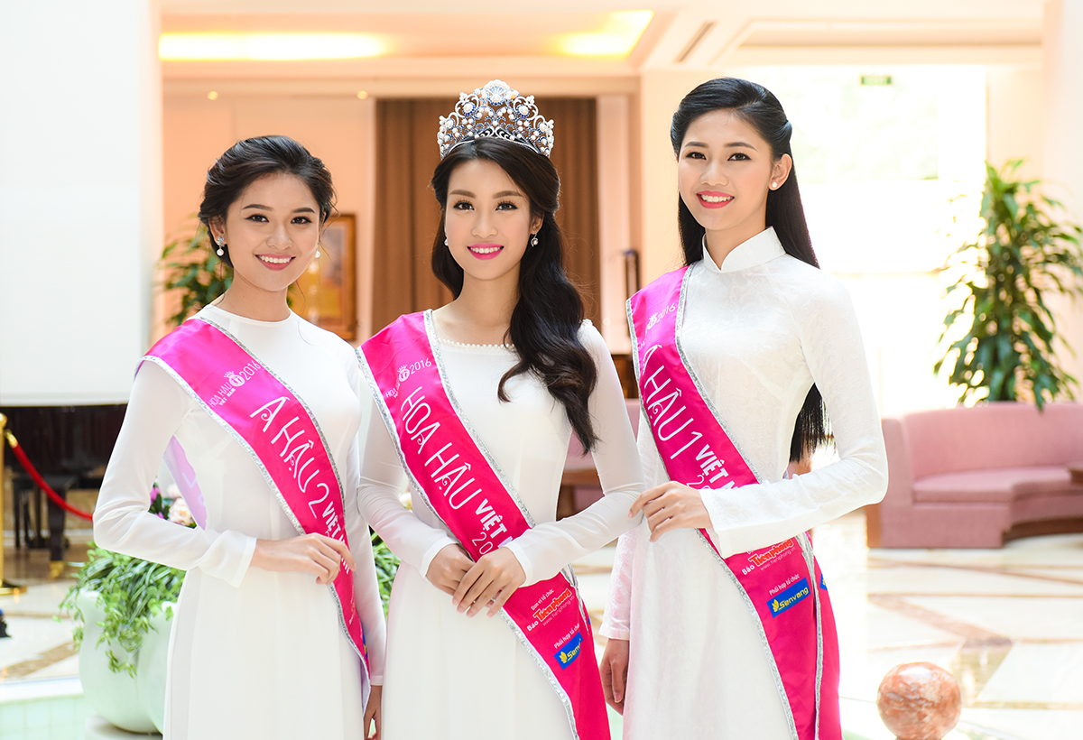 Đỗ Mỹ Linh tỏa sáng rạng rỡ sau đăng quang Hoa hậu Việt Nam