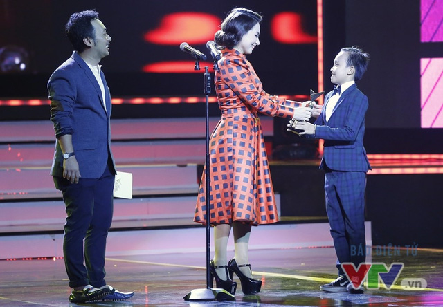 Quán quân Vietnam Idol Kids Hồ Văn Cường nhận giải Ca sĩ Ấn tượng