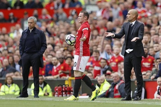 Wayne Rooney đang làm khó 2 HLV ở cả Man United lẫn ĐT Anh