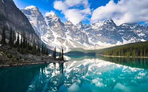 Canada, quốc gia lớn thứ hai thế giới, cũng là một trong những địa điểm an toàn cho khách du lịch.
