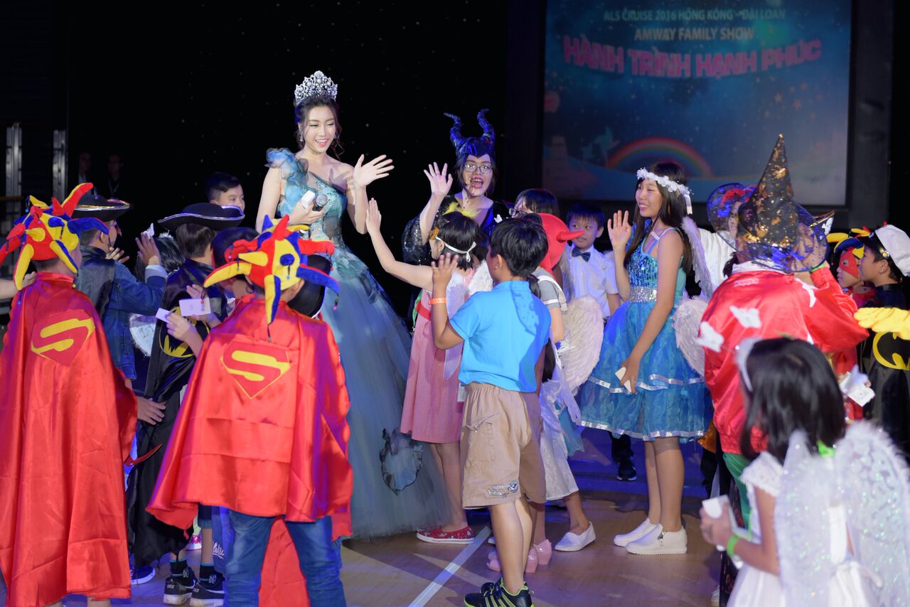 Hoa hậu Mỹ Linh đẹp tựa công chúa khi dự sự kiện tại Đài Loan