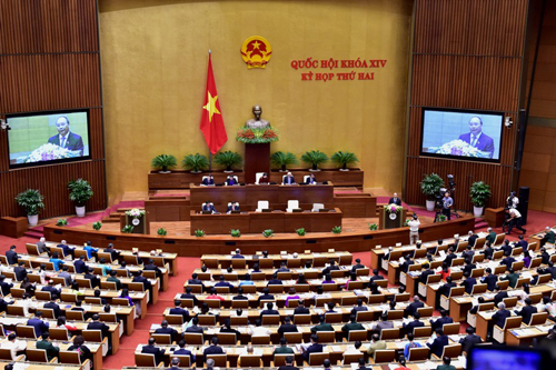 Thủ tướng Nguyễn Xuân Phúc trình bày báo cáo trước Quốc hội